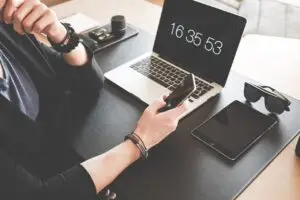 Read more about the article Write Your First Python Program in 1 Minute: A Beginner’s Guide to Easy Understanding
